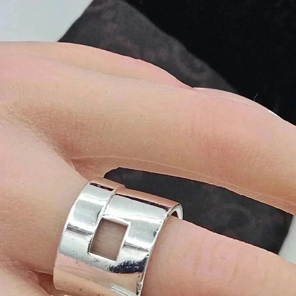 Gucci Wide  Band Ring & G Motif Pendant - Picture 7 of 14